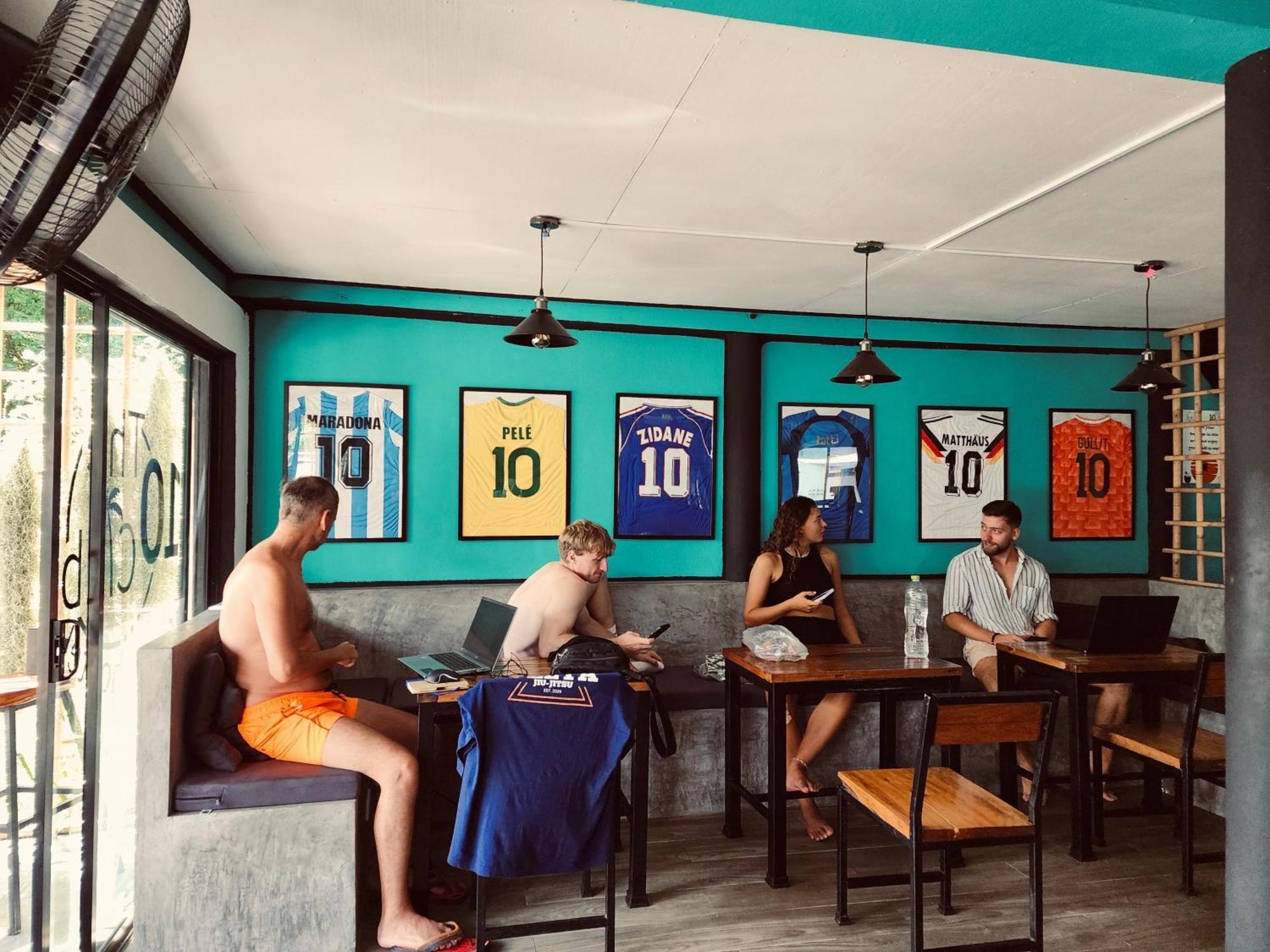 The 10 Club Hostel 通萨拉 外观 照片