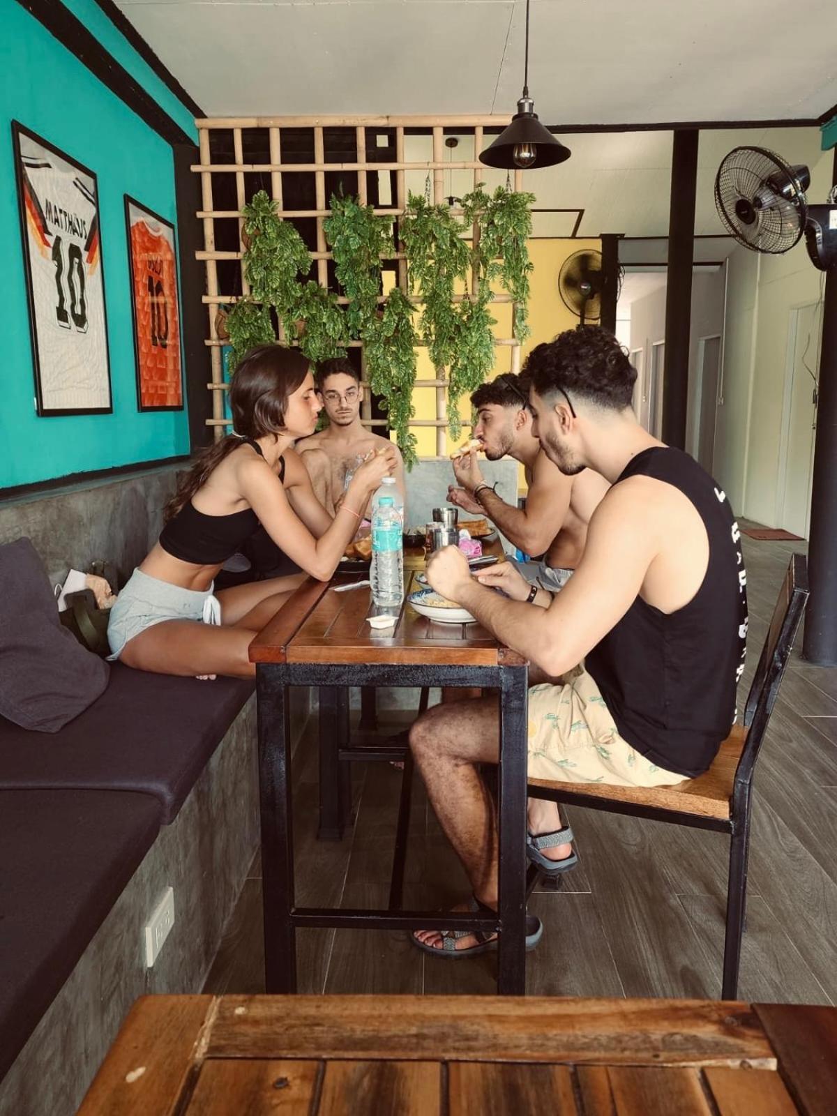 The 10 Club Hostel 通萨拉 外观 照片