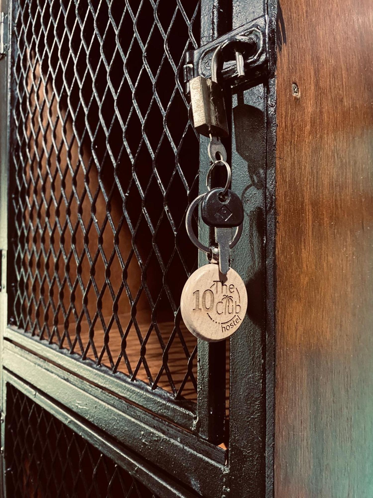 The 10 Club Hostel 通萨拉 外观 照片